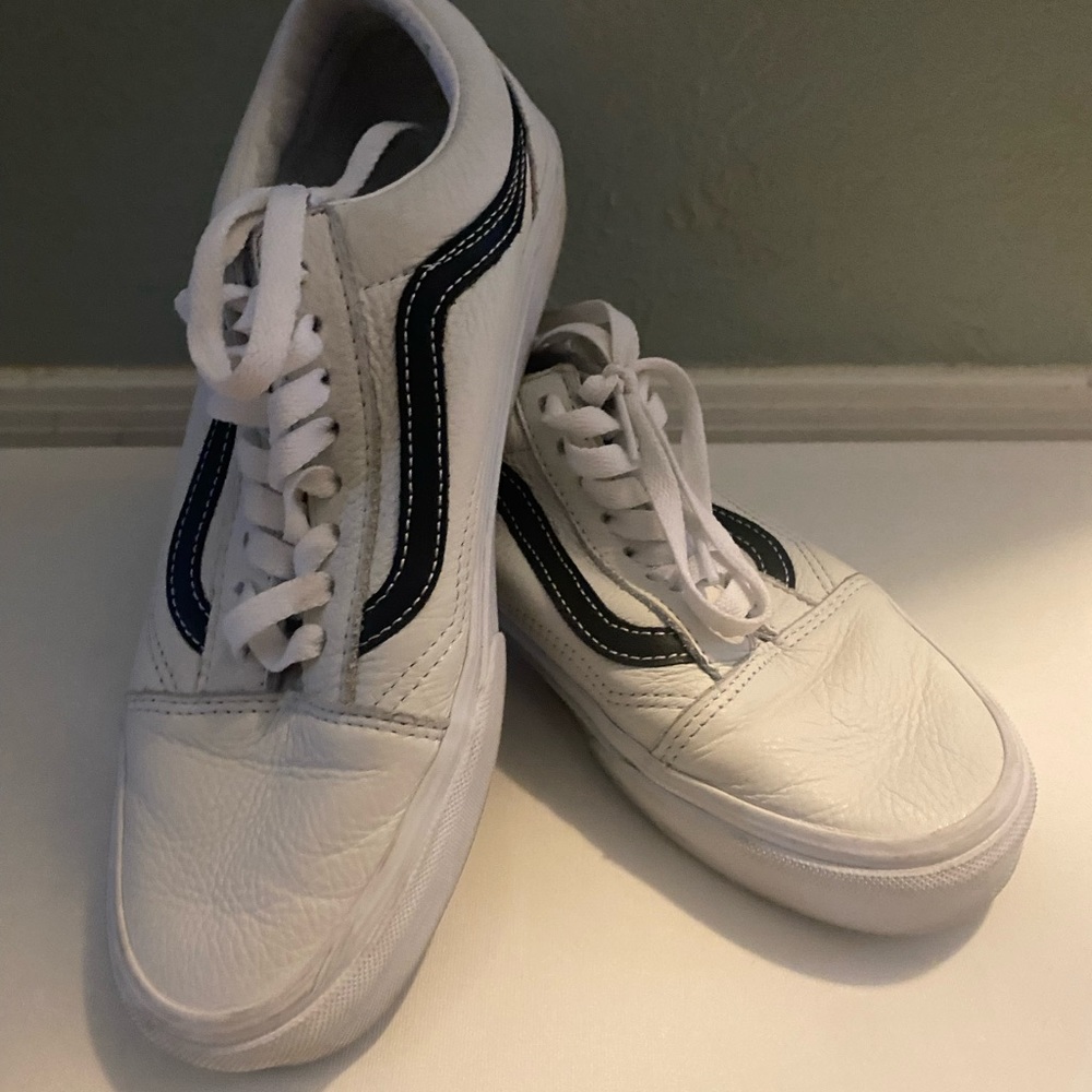 Whit suede vans